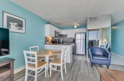 Wilmington Beach Apartment | 0402 Modern Greece condo