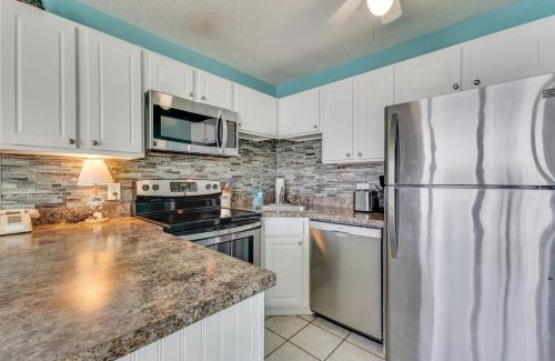 Wilmington Beach Apartment | 0402 Modern Greece condo
