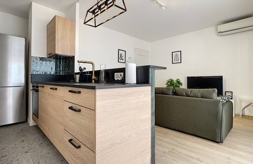 Juan-les-Pins Apartment | (052) Au coeur de la vie juanaise