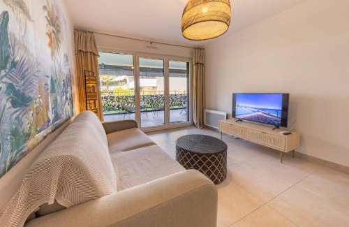 Villeneuve Loubet Beach Apartment | 06AH - Superb waterfront T2 - swimming pool