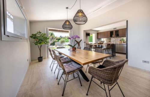 Villeneuve-Loubet Villa | 06AK1 - Villa 4 bedrooms swimming pool and sauna