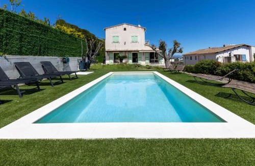 Villeneuve-Loubet Villa | 06AK1 - Villa 4 bedrooms swimming pool and sauna