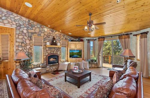 Castle Glen Estates House | 076 - The Starry Starry Night - Meredith Lodging