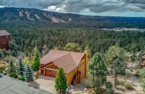 Castle Glen Estates House | 076 - The Starry Starry Night - Meredith Lodging
