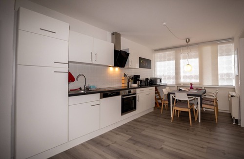 Innenhafen Apartment | 089 Apartment Skyline, direct beach location, view of the harbor - 089 Skyline -