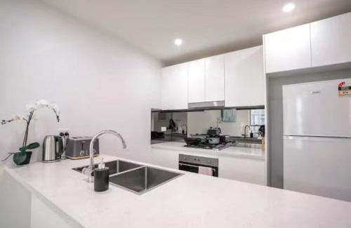 Mascot Apartment | 08M Abnb-Style Mascot 2BR near Station Airport and City with Free Parking