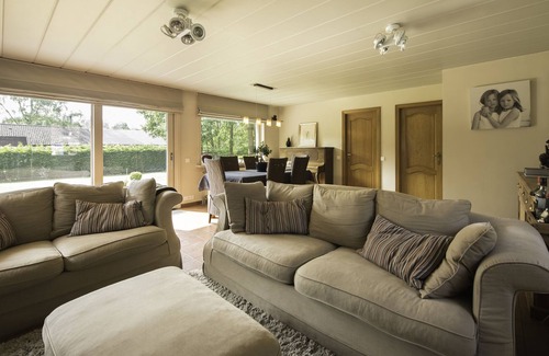 Wingene House | 1,000 sqm / 11,000 sq ft of privacy in the woods near Bruges.