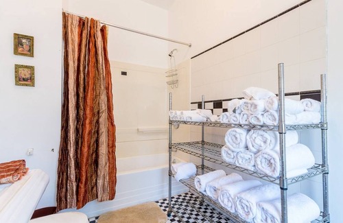 Bedford-Stuyvesant Apartment | 1 1/2 bedroom apartment just 4 minutes drive to Barclays Center Brooklyn