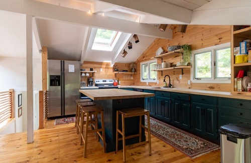 Birchview by the Saco Ski Chalet | 1.1 acre modern waterfront home on the Saco river