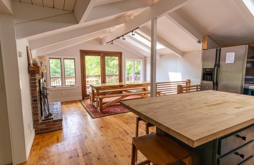 Birchview by the Saco Ski Chalet | 1.1 acre modern waterfront home on the Saco river