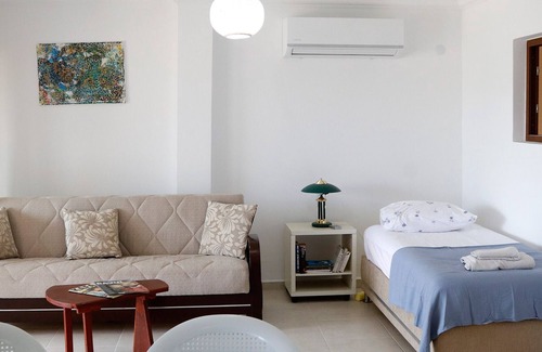 Datca City Center Apartment | 1+1 Bahçeli, deniz ve şehir manzaralı daire