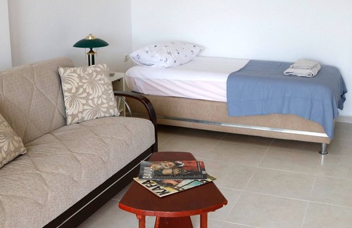 Datca City Center Apartment | 1+1 Bahçeli, deniz ve şehir manzaralı daire
