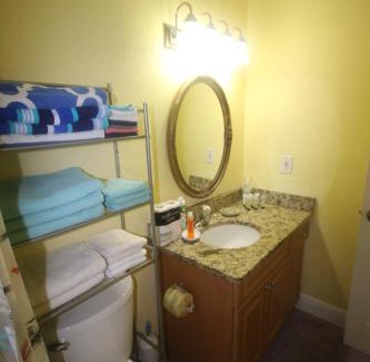Gulf Gate Estates Apartment | 1/1 bed&bath condos 5 min drive to Siesta