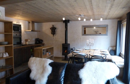 Chamonix City Centre Ski Chalet | 1/2 Chalet close to the center, quiet, private parking, 4 bedrooms 2 bathrooms