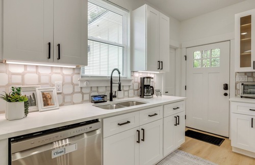 New Braunfels Cottage | 1/2 Mi to Schlitterbahn Waterpark: Home w/Patio!