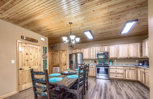 Gruene Condo | 1/2 mile to Gruene Hall and Shops! Dance the night away!