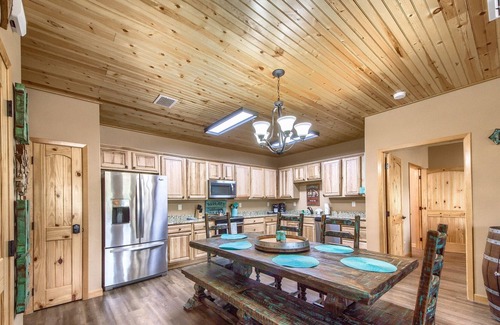Gruene Condo | 1/2 mile to Gruene Hall and Shops! Dance the night away!