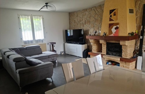 Meyzieu Nord Ouest House | 1, 2 or 3 bedrooms in house near Groupama Stadium Lyon Decines Meyzieu