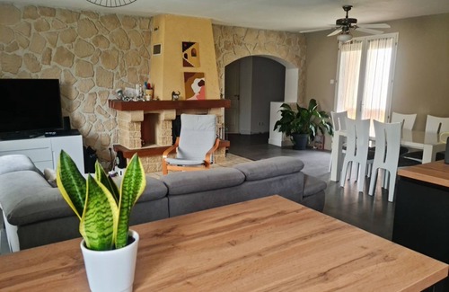 Meyzieu Nord Ouest House | 1, 2 or 3 bedrooms in house near Groupama Stadium Lyon Decines Meyzieu