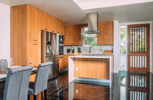 Frigate Bay Apartment | #1-2BR Shalimar Vacation Luxurious corner Apartment