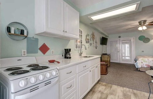 Corpus Christi Apartment | 1.3 miles to beach & conveniently located to fishing,restaurants & shopping!