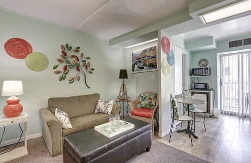 Corpus Christi Apartment | 1.3 miles to beach & conveniently located to fishing,restaurants & shopping!