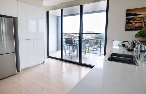 Turvey Park Apartment | 1/303 Flinders · Enjoy Penthouse Living in the CBD! Sleeps 8!