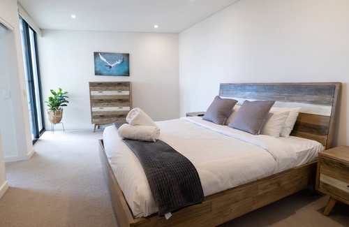 Turvey Park Apartment | 1/303 Flinders · Enjoy Penthouse Living in the CBD! Sleeps 8!