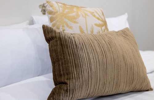 Turvey Park Apartment | 1/303 Flinders · Enjoy Penthouse Living in the CBD! Sleeps 8!