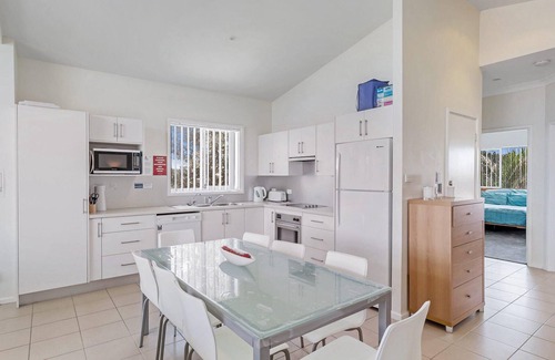 Anna Bay House | 1/32 Ocean Avenue - three bedrooms, three bathrooms, air con, boat parking & water views