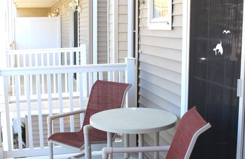 Wildwood House | 1.5 Blocks to Beach, Boardwalk and Convention Ctr. 3 Br Townhouse! Sleeps 8