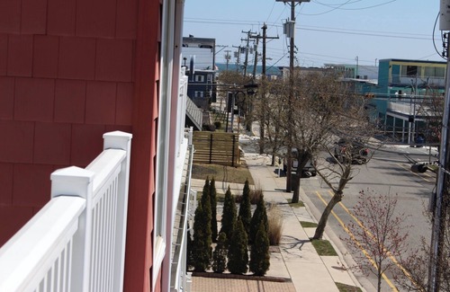 Wildwood House | 1.5 Blocks to Beach, Boardwalk and Convention Ctr. 3 Br Townhouse! Sleeps 8