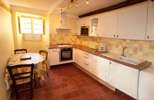 Ogliastro Apartment | 1.5 km from the sea apartment in a house with character