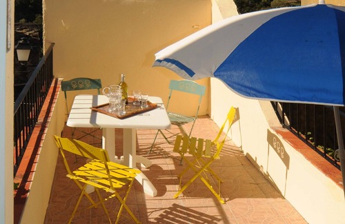 Ogliastro Apartment | 1.5 km from the sea apartment in a house with character