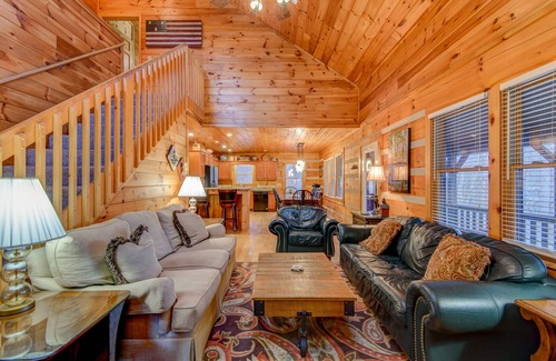 Boone Cabin | 1 Abundant Life-golf course, hot tub and pool table!