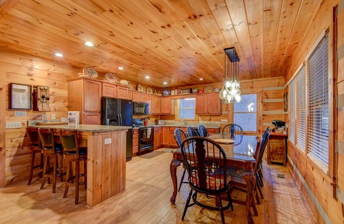 Boone Cabin | 1 Abundant Life-golf course, hot tub and pool table!