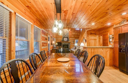 Boone Cabin | 1 Abundant Life-golf course, hot tub and pool table!