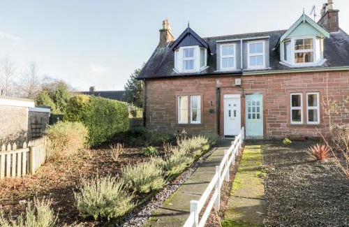 Thornhill House | 1 Alpine Place
