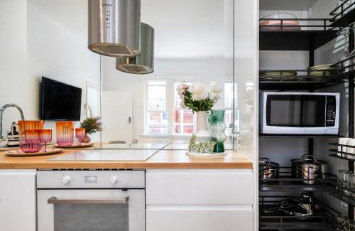 Bondi Beach Hotel | 1 and 2 Bed apartments - 500m to beach - Belle's at Bondi Beach