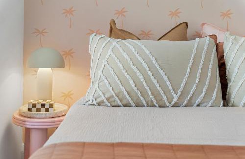 Bondi Beach Hotel | 1 and 2 Bed apartments - 500m to beach - Belle's at Bondi Beach