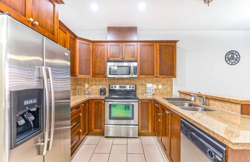 Guildford Apartment | 1 BD + Den full Apartment with Kitchen and 2 Bathrooms feels like home(215)
