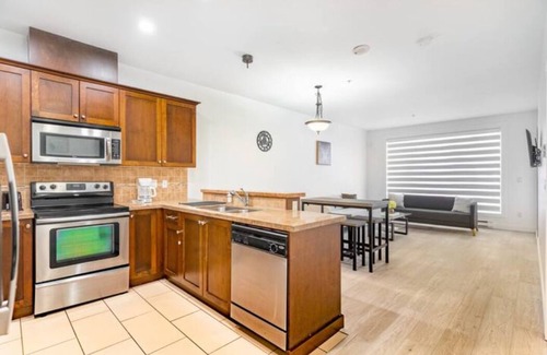 Guildford Apartment | 1 BD + Den full Apartment with Kitchen and 2 Bathrooms feels like home(215)