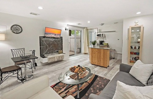 Reston House | 1 Bd Private BSMNT APT 20m DC 5min Dulles 2m Metro