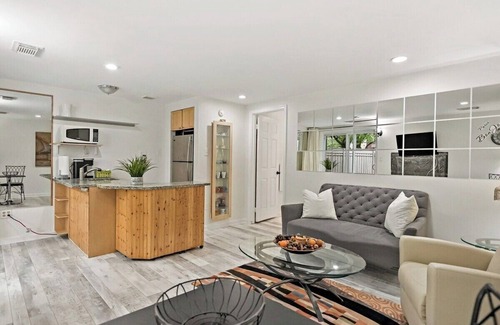 Reston House | 1 Bd Private BSMNT APT 20m DC 5min Dulles 2m Metro