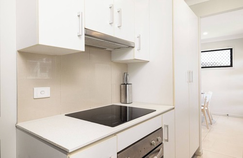 Rocklea Apartment | 1 Bdr Apt! Garage! Clean! GST Credits! 120D1