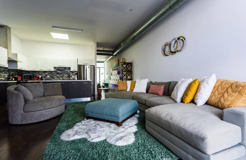 Downtown Long Beach Condo | 1- Bdr Penthouse | Patio | Close to the beach★ ★