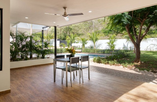 Canafistula Resort | 1 BDR-SLEEPS UP TO 4 - POOL VIEW -10 MIN FROM TAMARINDO BEACH! GATED COMMUNITY