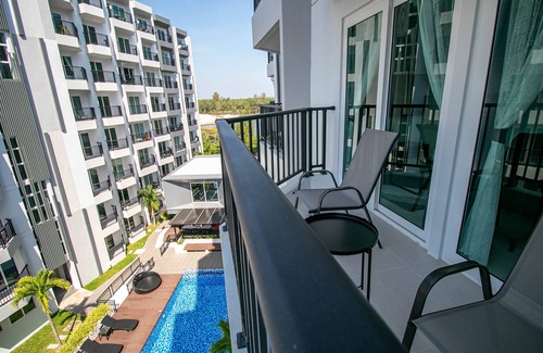 Kram Condo | 1 bdrm 1bath modern style, 2 minutes to the beach, High speed Wi-Fi