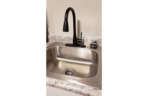 Quincy Apartment | 1 bdrm apt sleeps 3, W/D, free parking, wi-fi