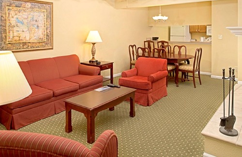 Berkeley Condo | 1 BDRM~ HISTORIC POWHATAN RESORT~ BUSCH GARDENS 8 MILES~ INDOOR/OUTDOOR POOLS